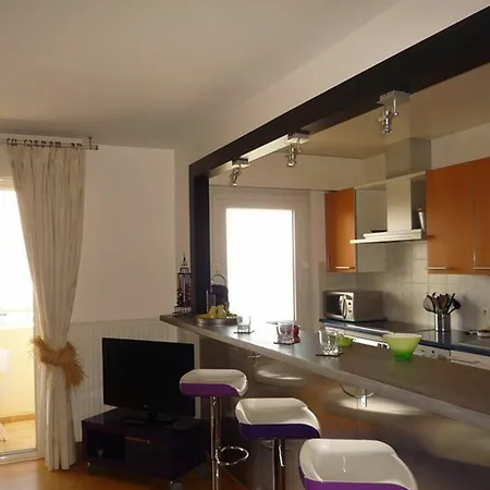 With 2 Bedrooms In Biarritz, With Wonderful Sea View And Wif